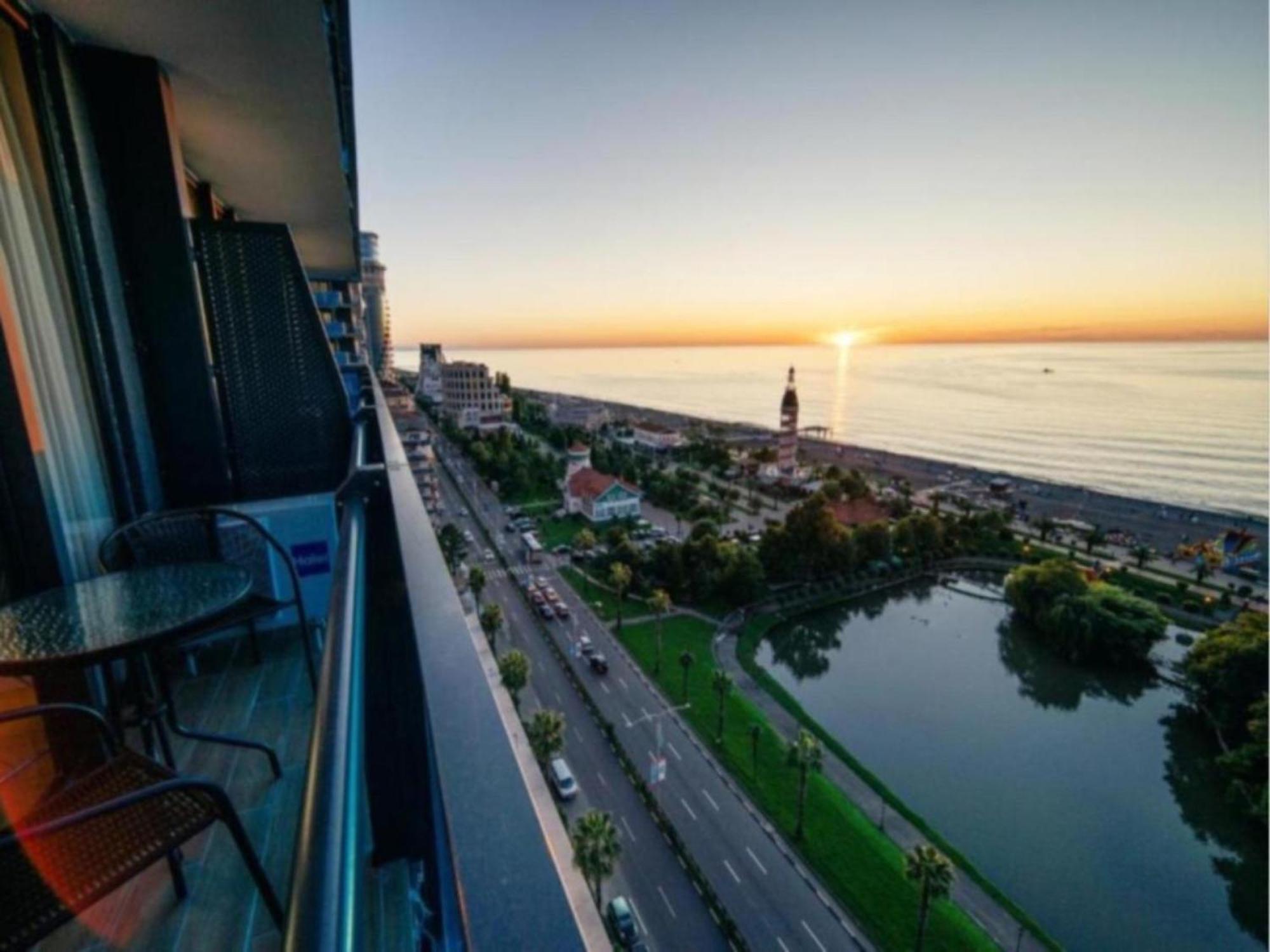Sea View Orbi City Aparthotel Batumi Exterior foto